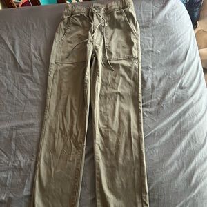 American Eagle size 00 my daughter just outgrew… Sorry for the wrinkles.